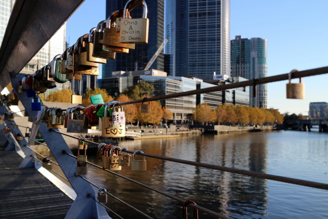 melbourne love lock bridge